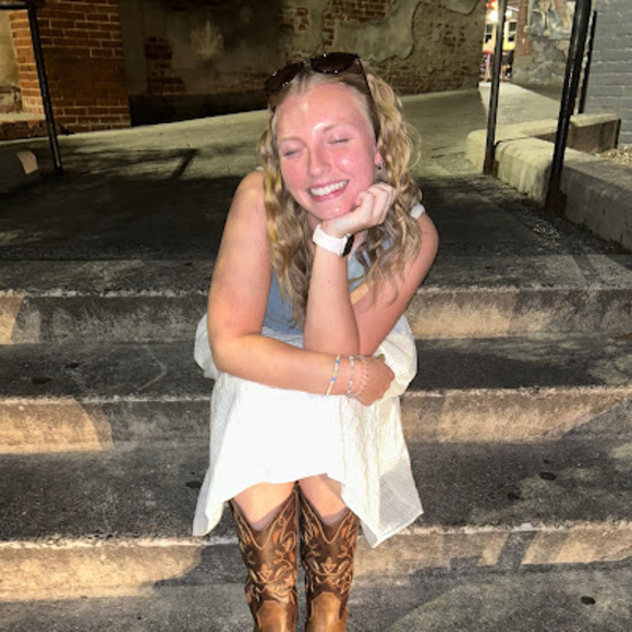 Meet your Posher, Gracieproux - Picture 1 of 1